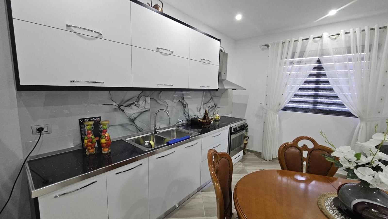 Guesthouse Albi ベラト エクステリア 写真