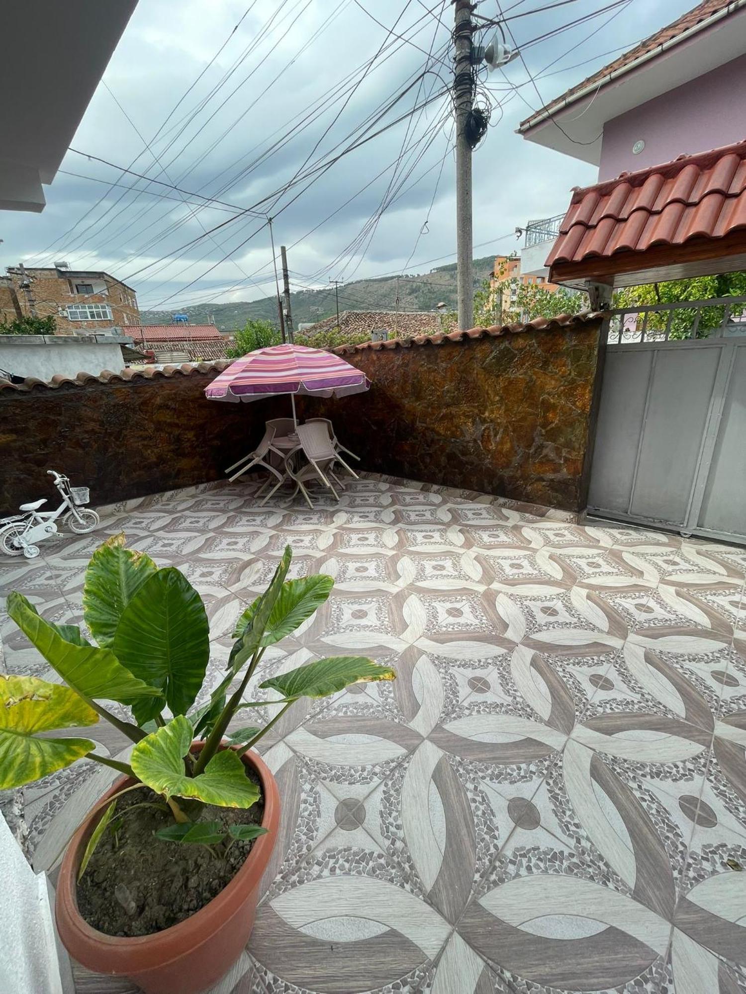 Guesthouse Albi ベラト エクステリア 写真
